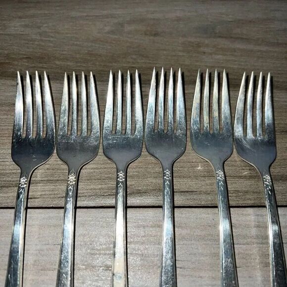 Rogers & Bro "Starlight" Pattern Silverplate Flatware - Set of 4 Salad Forks - Picture 2 of 9